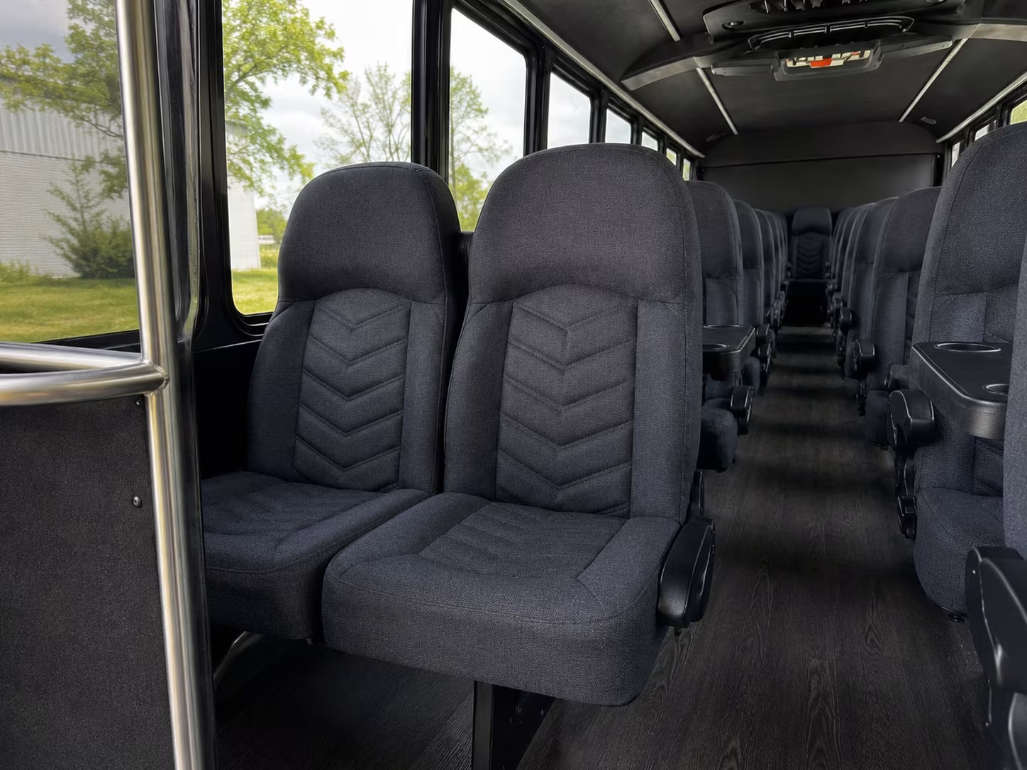 louisville 15 passenger minibus rental
