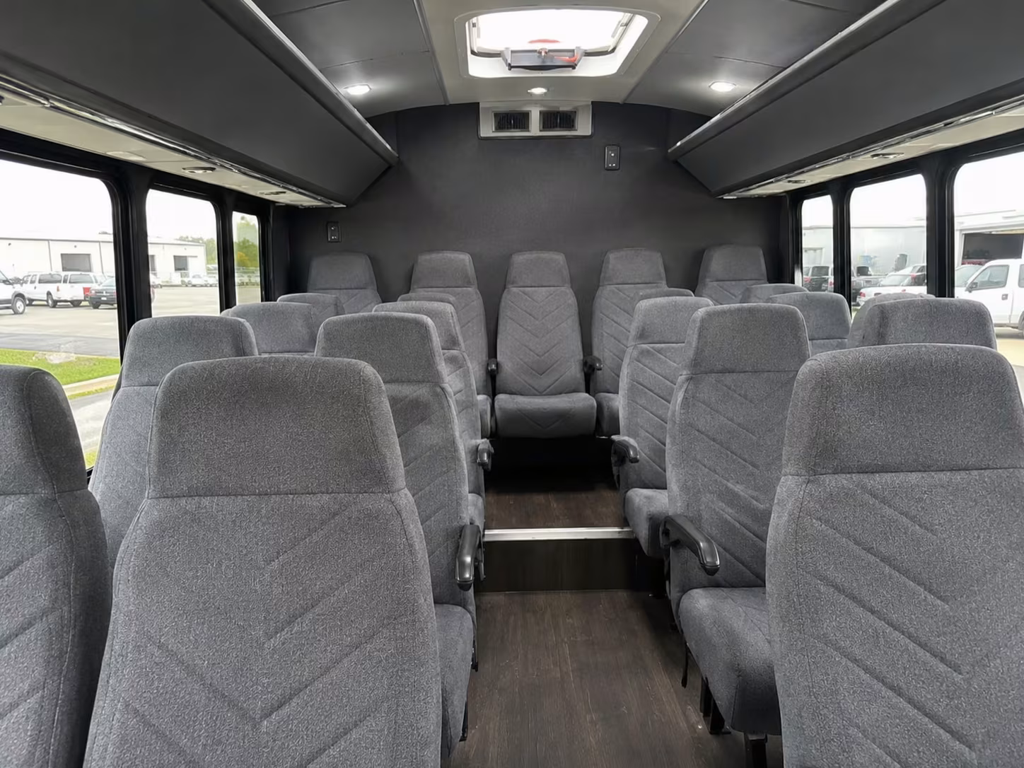 louisville bridal party minibus rentals from suite to reception